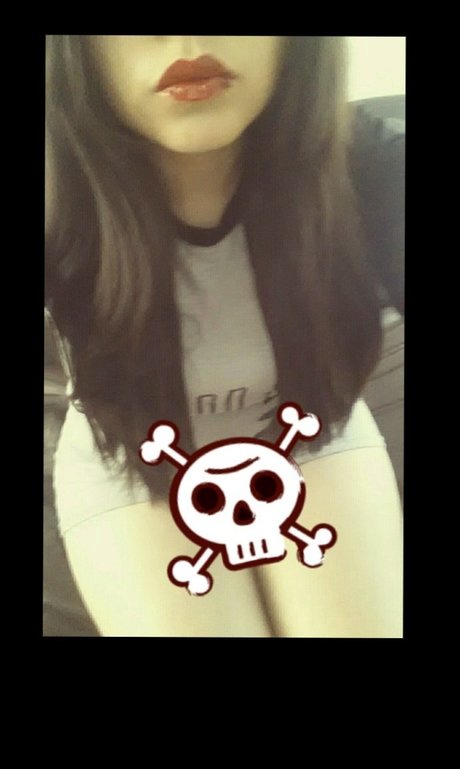 Yerlin O model adult image