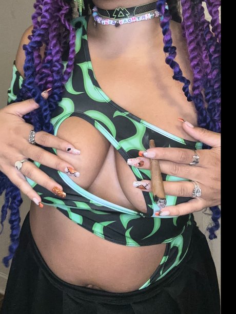 That Pretty Rave Girl star art pics