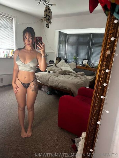 Kim VIDEO CALLS model sex pictures