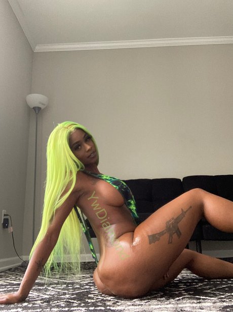 YW DIAMOND star naked picture