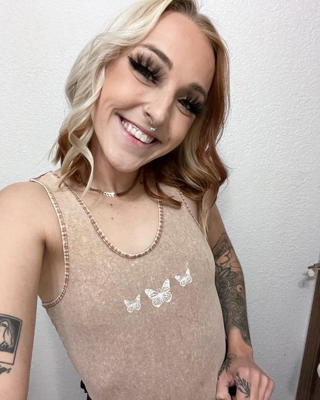 _S u n n y_ hd pornstar picture