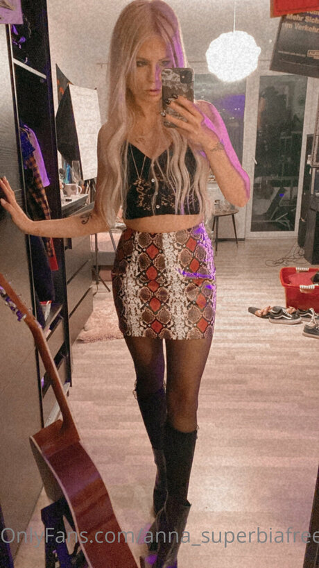 Superbia model sexy img