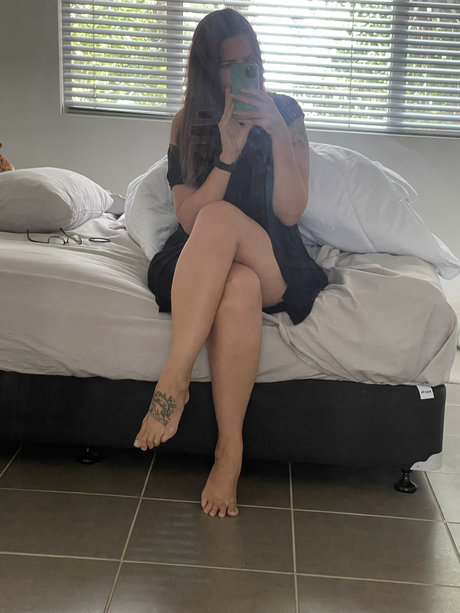 Sunkistfeet sexy model img