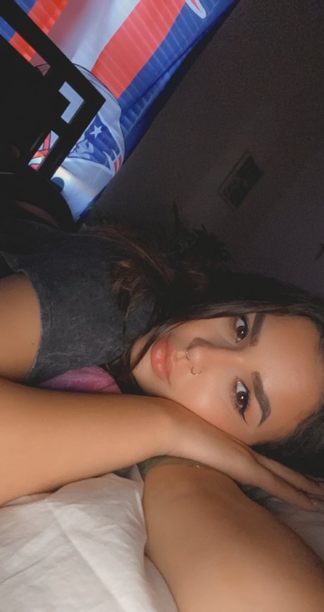 SummerLovve pretty model pic