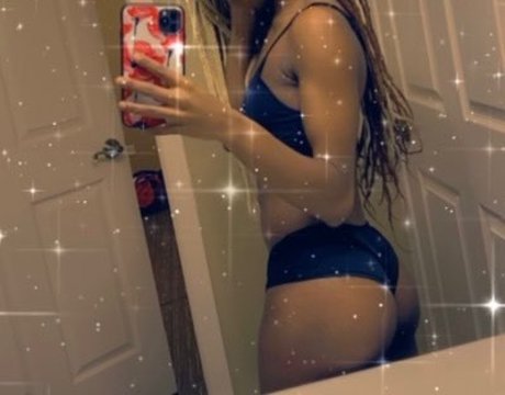 Shy Bunny model nudes archive