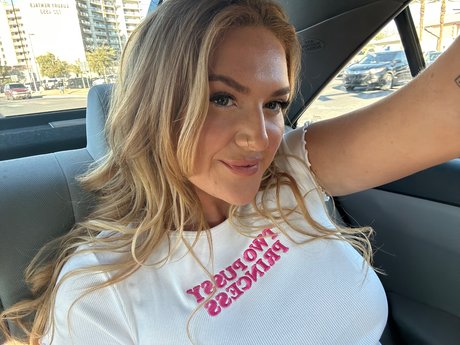 TWO PUSSY PRINCESS_ pornographic model pics