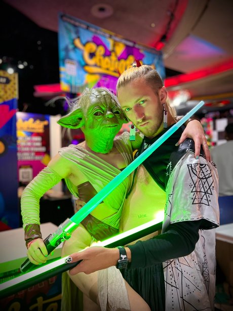 Twisted taffy top actress image