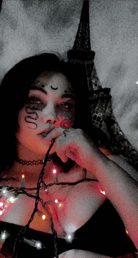 illumiNNAUGHTTY porn star pictures