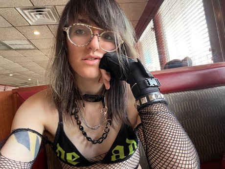 Zenni0 pornographic model archive