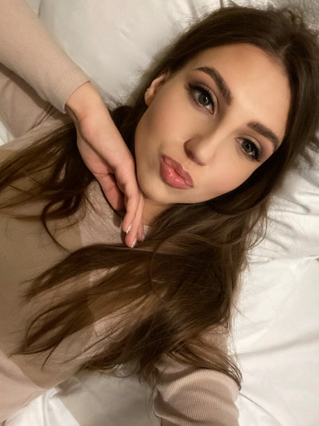 Daria Pol art model pictures