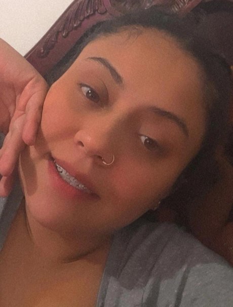 Daniela Rozo naked model img