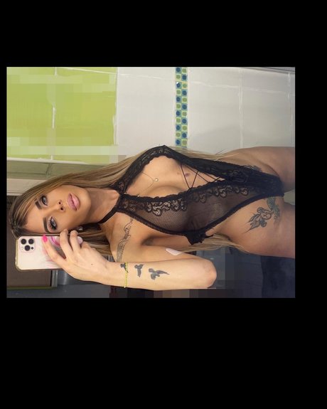 Nicol Smith model exclusive img