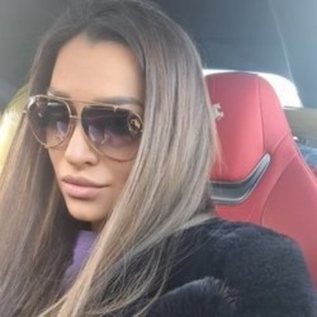 Ella Dior star art pics