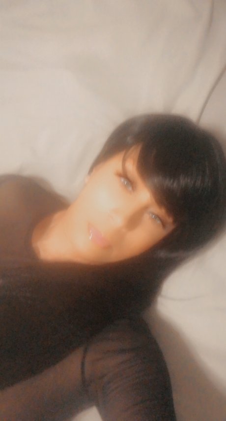 Greeneyezzzz model perfect img