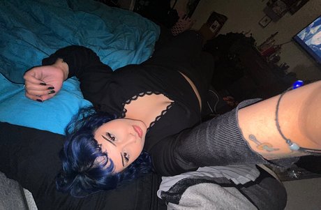 _S L U T_ model naked pics