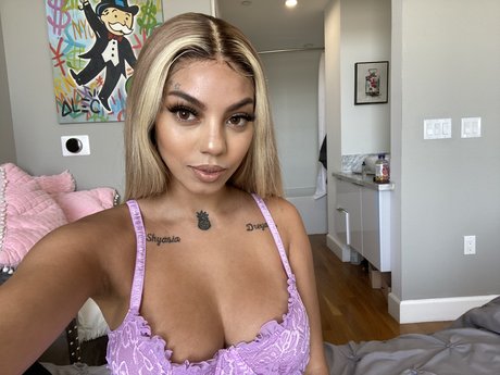 Majin Mariaa pornographic model picture