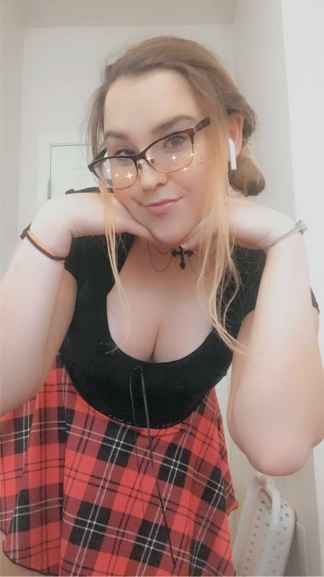 FreakyKitten star erotic image