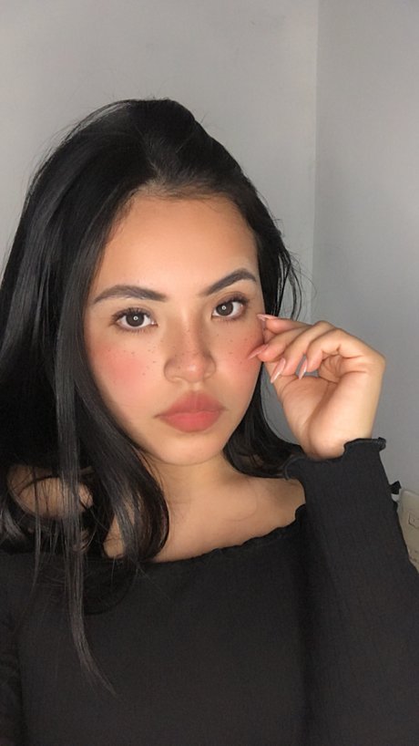 Heidi Gonzalez hot star pic