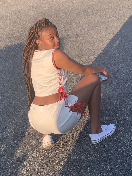 B R A T_ pornstar nude pic