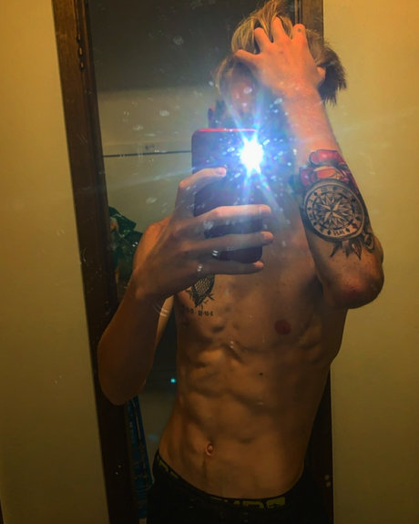 Xuited nude pornstar picture