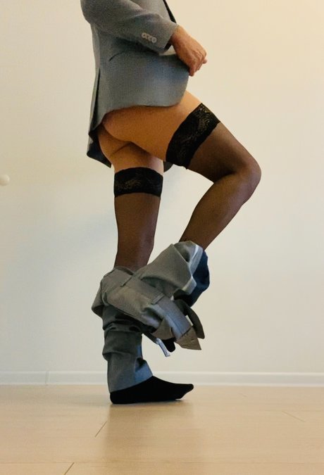 XCapua porn model pics