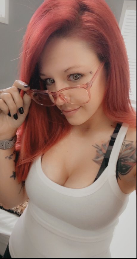 Crystal Lund hot model img