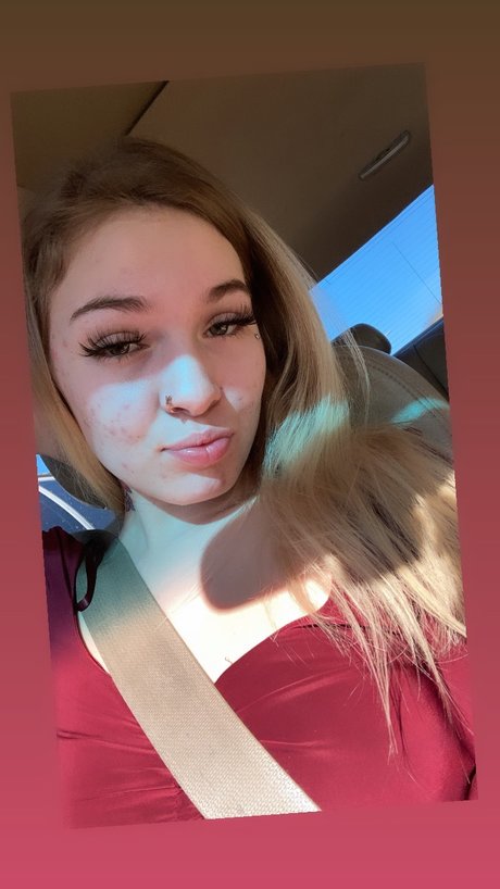 GBabyy x porn model images