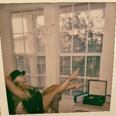 Bay Bee hot star img