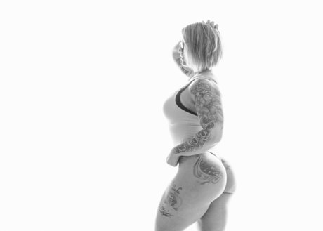 Amanda J nudes pornstar pic