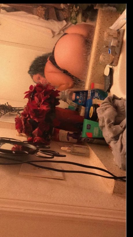 HoneeyBootyy sexy pornstar picture