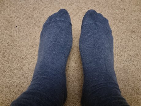 UK Big Feet star pretty pictures