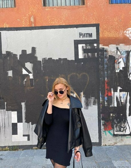 amberfoxyyy naked star photo