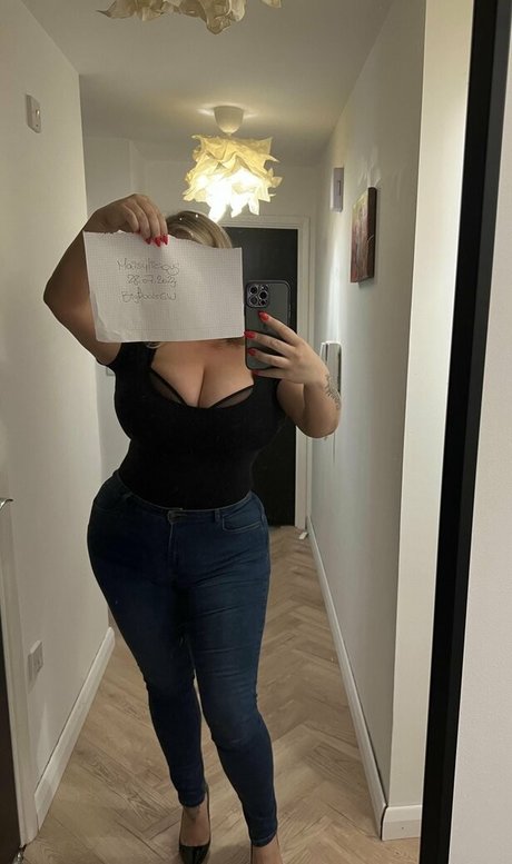 Maisylicious naked pornstar picture