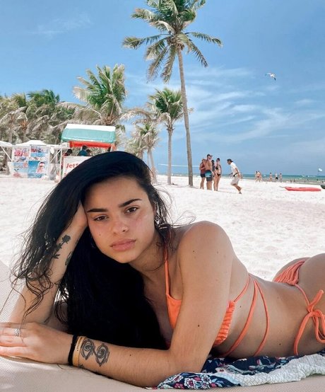 Juli Savioli model high quality images