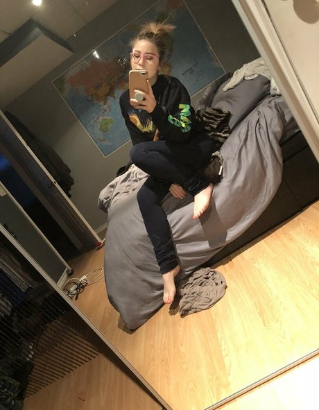 Fooya naked actress pictures