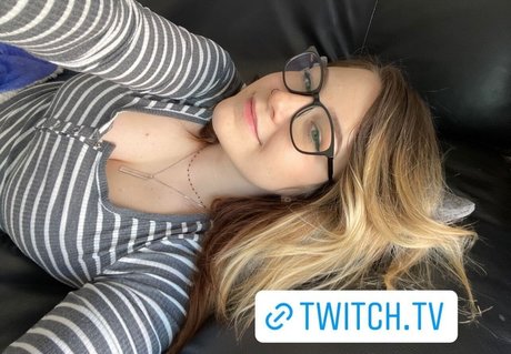 Fooya nude model pictures