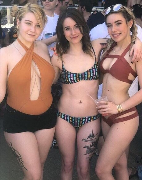 Fooya sexy actress galleries