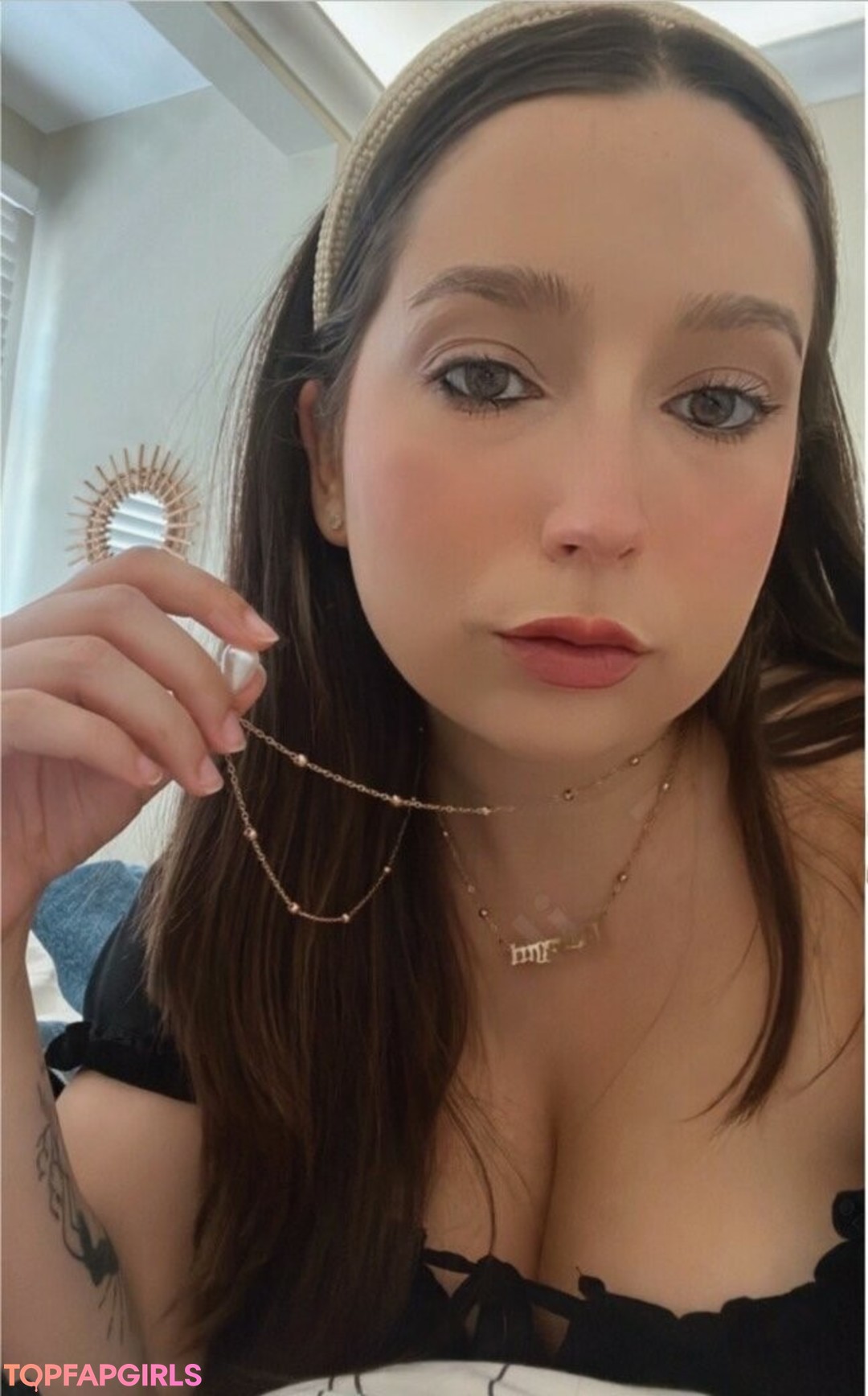 Kirsty Wells nude actress photo