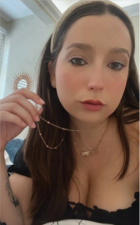 Kirsty Wells nude actress photo