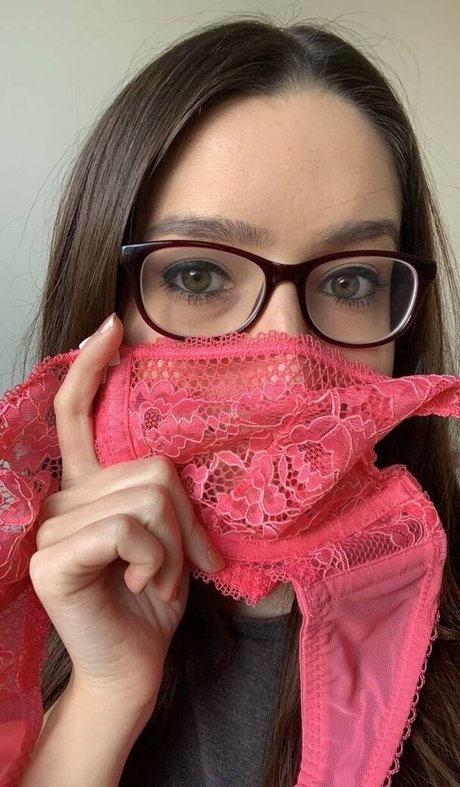 Kirsty Wells pretty model images