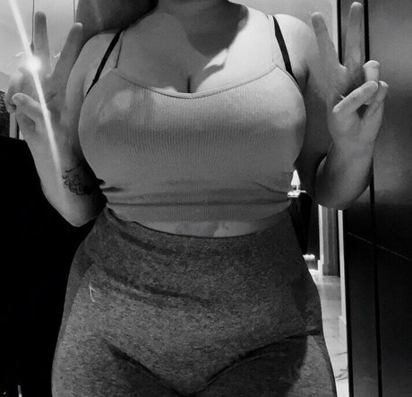 Kirsty Wells sexy pornstar pictures