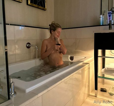 Allyyyrose nudes model images