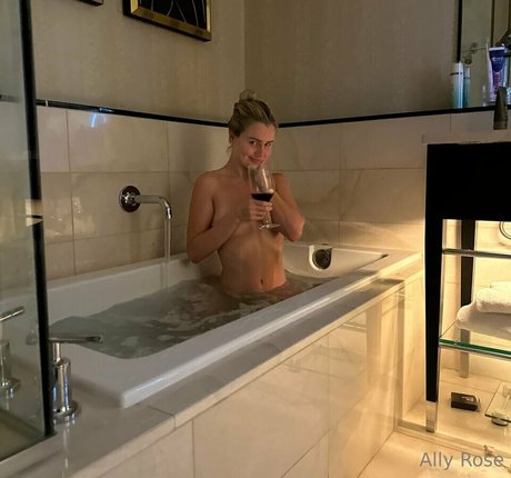 Allyyyrose pornographic star gallery