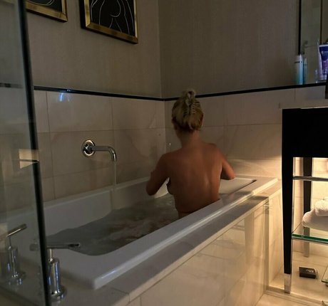 Allyyyrose pornstar naked pictures