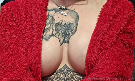 littlemissnaughtytw Profile pic