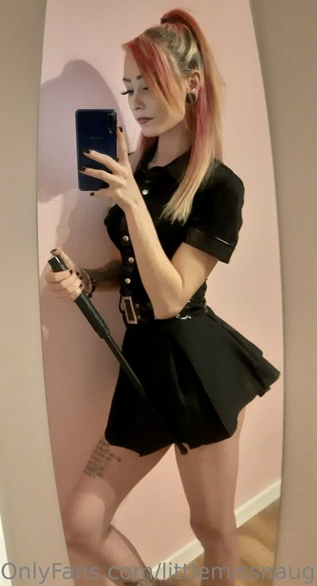 littlemissnaughtytw star sexy image