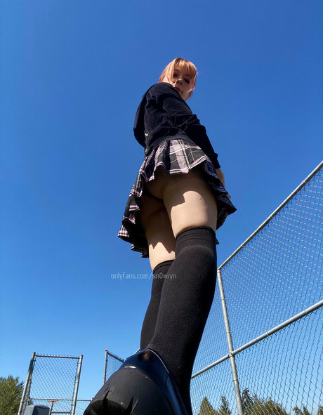 Sn0wryn nudes model pic