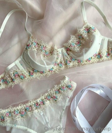 maycurlyvip exclusive model pics