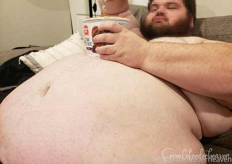 femalefeederheaven model top img