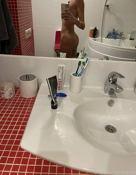 Lisa Rulit nude actress picture